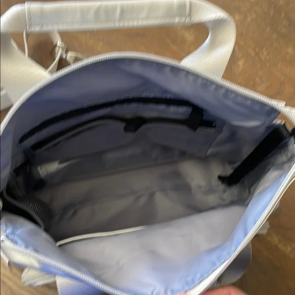 🆕❤️ with tags. Stylish Silver Women's Bag - Picture 2 of 5